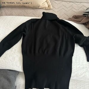Black turtleneck 3/4 sleeves